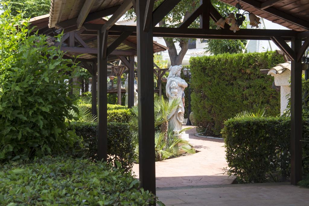 Hotel La Carreta Chiva Exterior photo